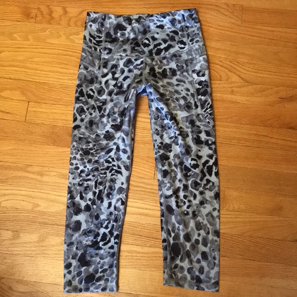 C9 CHAMPION Black Gray LEOPARD Animal Print Cropped Leggings Sz Small - Picture 12 of 16